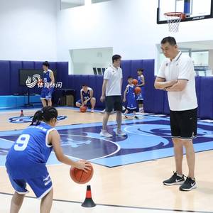 青少年篮球爱好者如何进行模拟训练:两种高效方法的对比与推荐